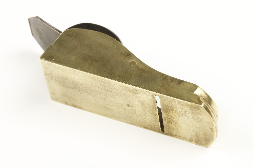 A brass thumb plane 4 5/8" x 1 1/2" with stepped toe and ebony infill and wedge G+ - Image 3 of 3