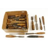 A quantity of chisels and other tools G-