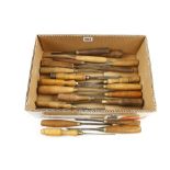 18 carving tools G