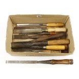 13 heavy chisels and gouges G