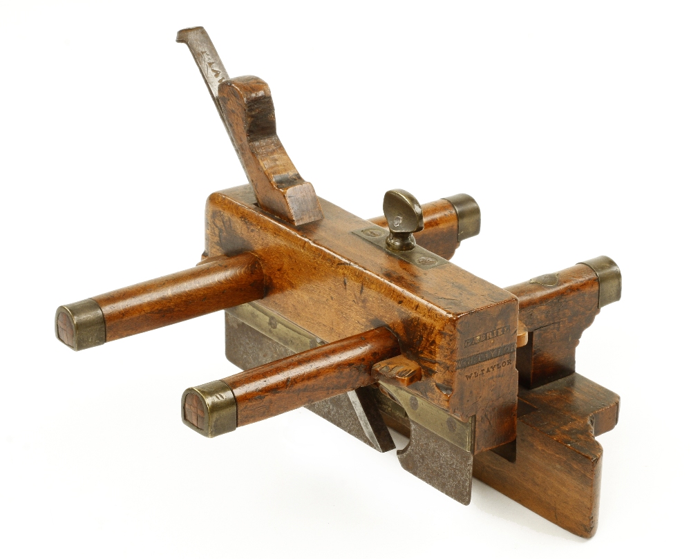A small beech plough plane by GABRIEL (mark G+) G+ - Image 2 of 2