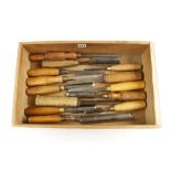 15 heavy chisels and gouges G