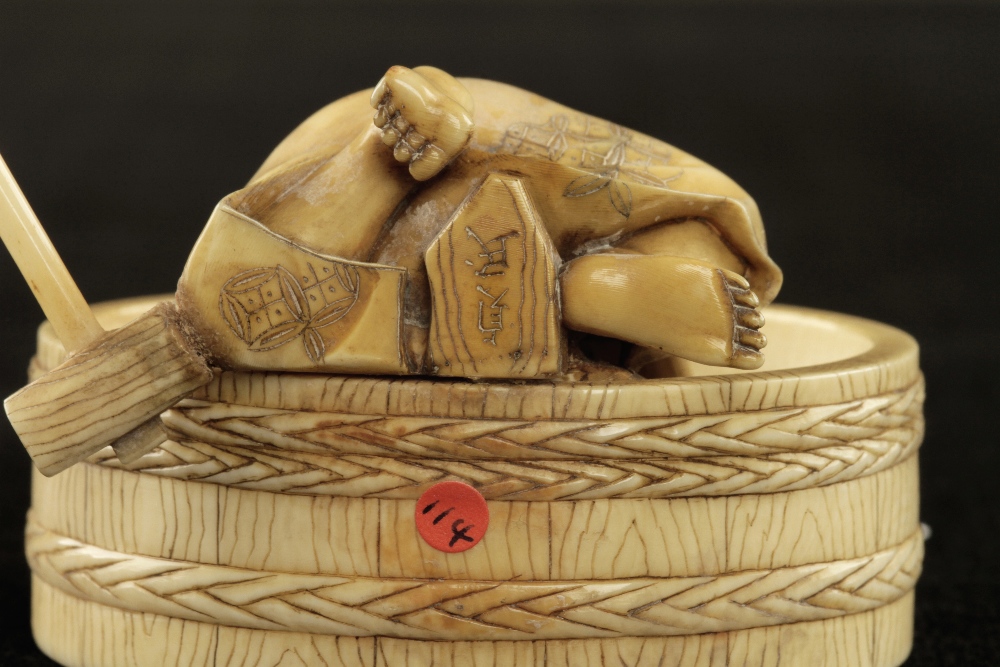 An early Japanese ivory okimono of a barrel maker resting in his unfinished barrel 2 1/2" G+ - Image 2 of 4