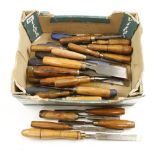 34 assorted chisels G
