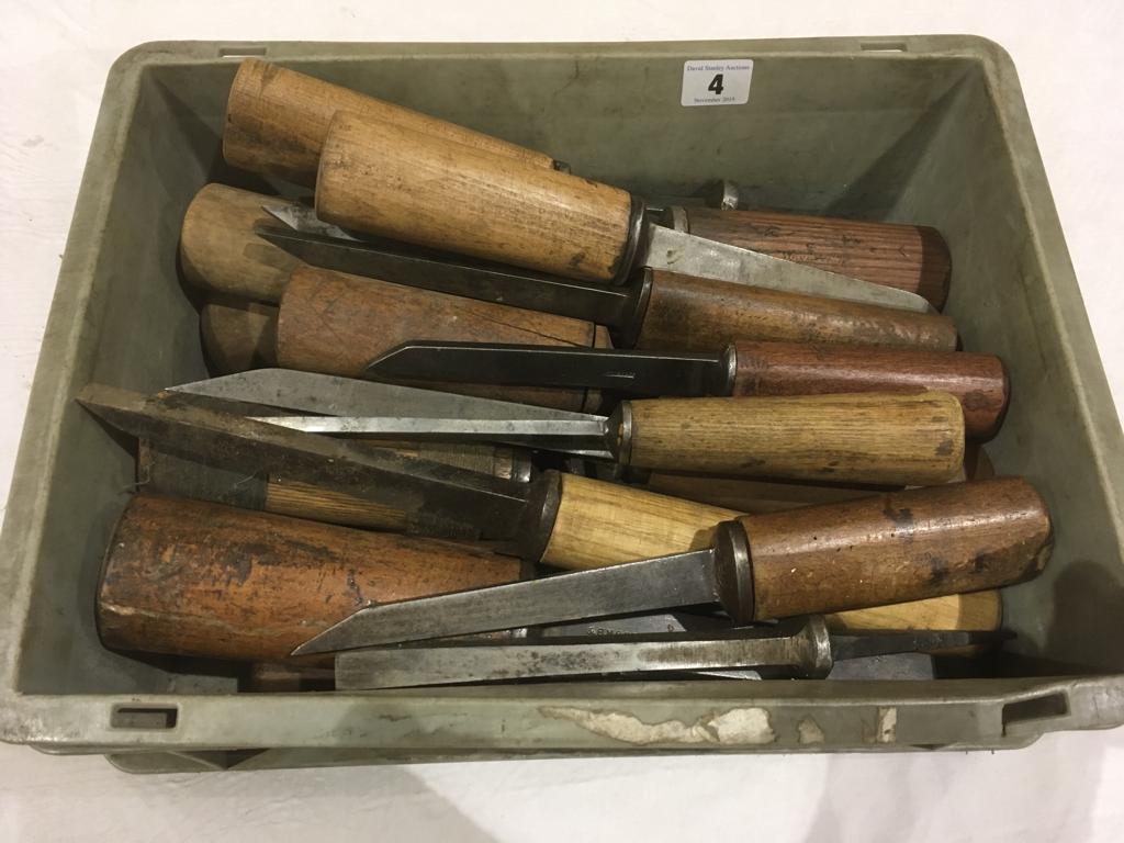 A quantity of mortice chisels G+