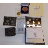 British coin sets including 1984 year set, Chinese cash etc.