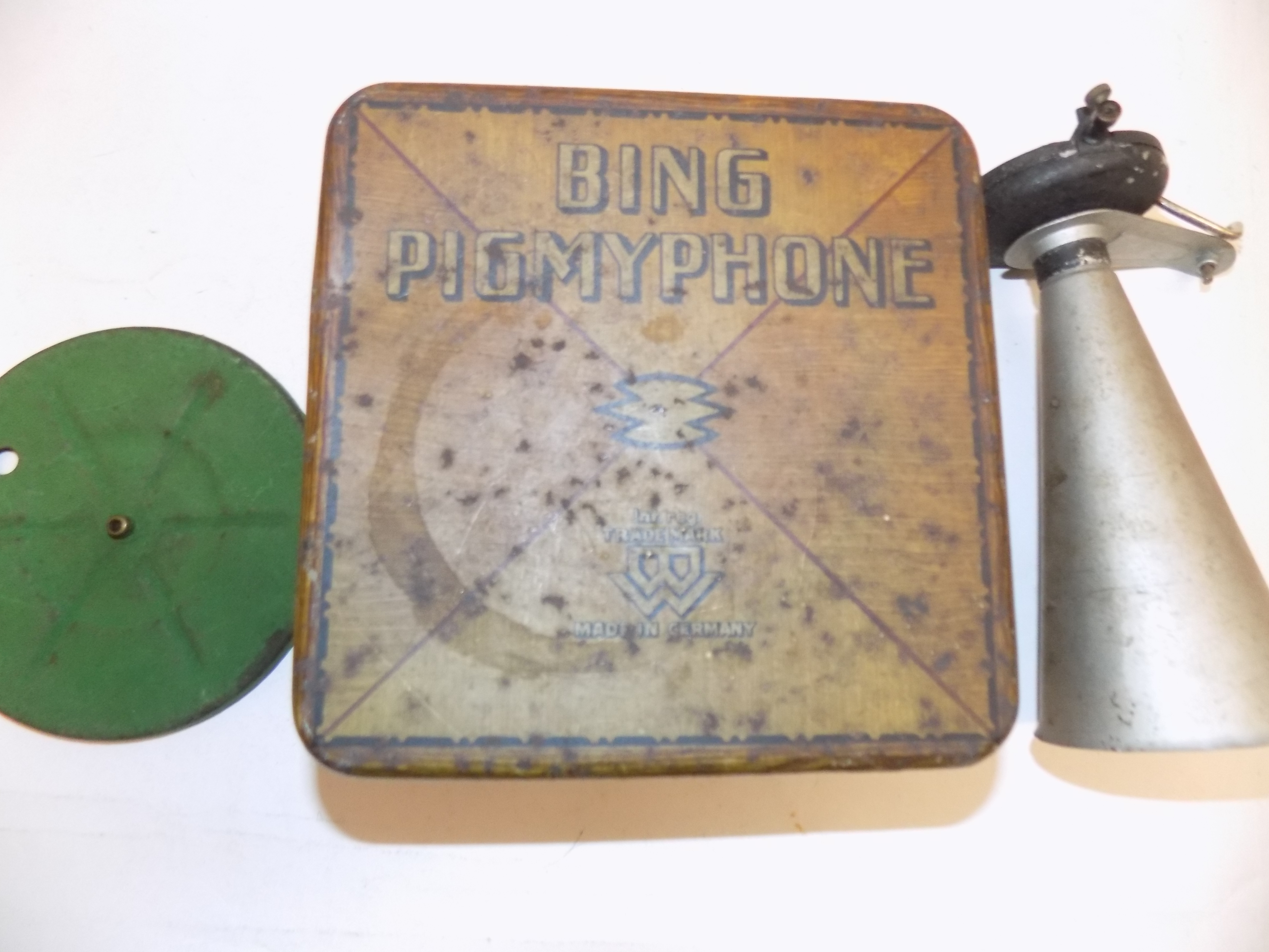 A tin plate child's record player by Bing "Pigmyphone" incomplete. - Image 2 of 3