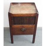 A George lll mahogany tray top commode, height 78cm, width 51cm.