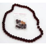 A "cherry amber" necklace and some loose beads, weight 107g.