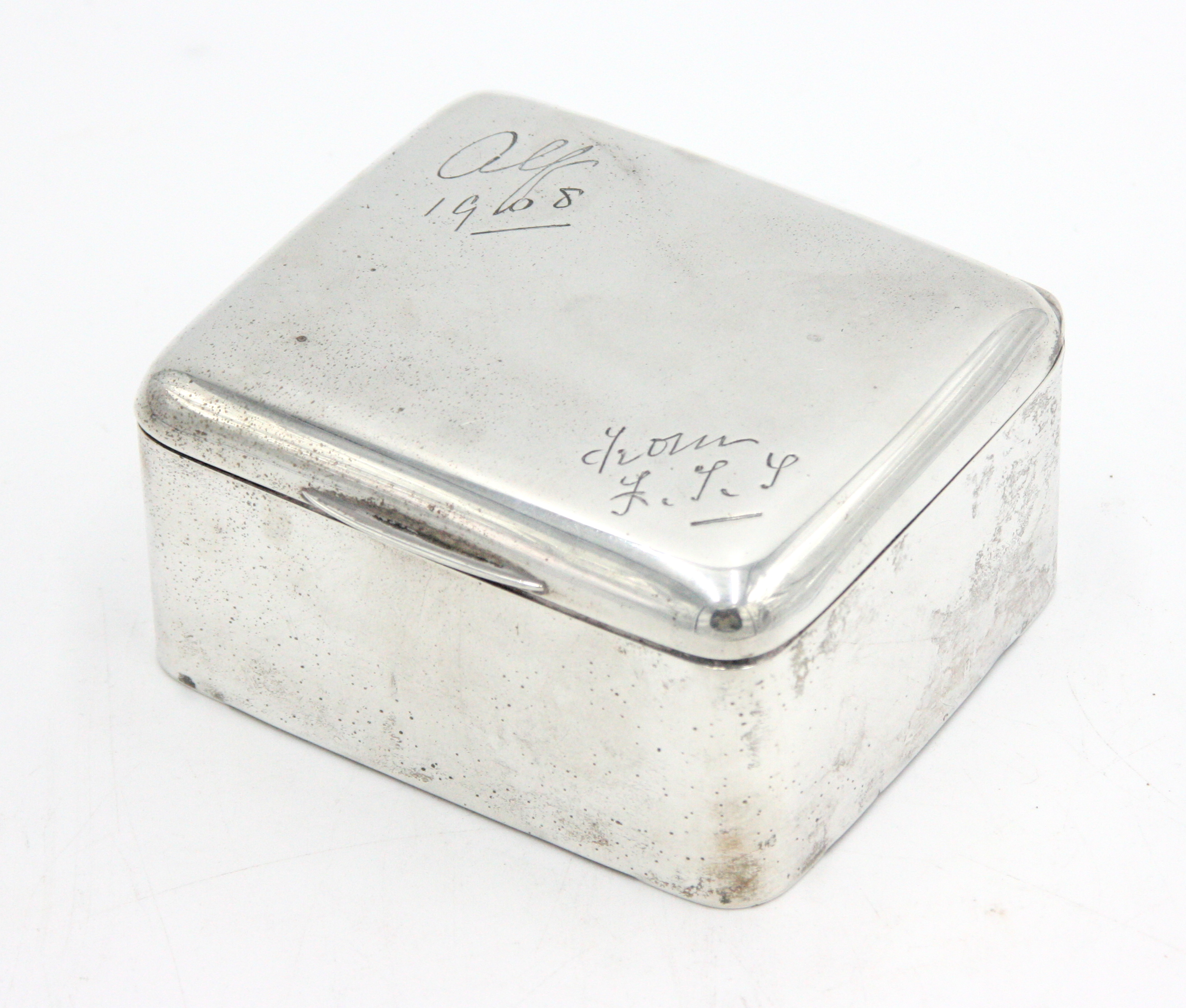 A silver Sampson Mordan & Co cigarette box, London 1899.