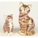 Two Derby Japan pattern cats, one 13 cm, the other 8 cm.