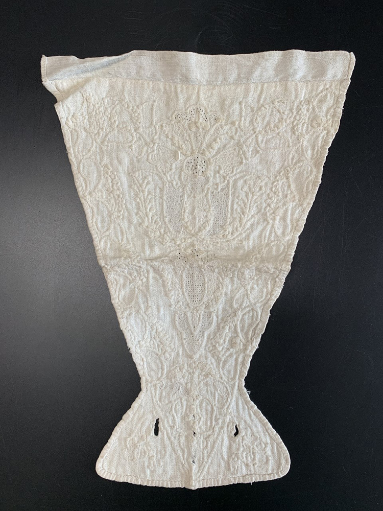 Finely embroidered flat quilted stomacher, fine stitching, basket weave and knot work on lawn, - Image 2 of 2