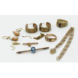 Gold jewellery and scrap gold 20g including stones.