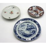 Two Chinese porcelain plates, 18th century, diameters 23.5cm and 16.