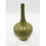 A Chinese tea dust porcelain vase, Qing dynasty, height 37cm, width 19cm.