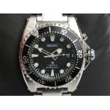 A Seiko kinetic diver's watch with guarantee and spare links.