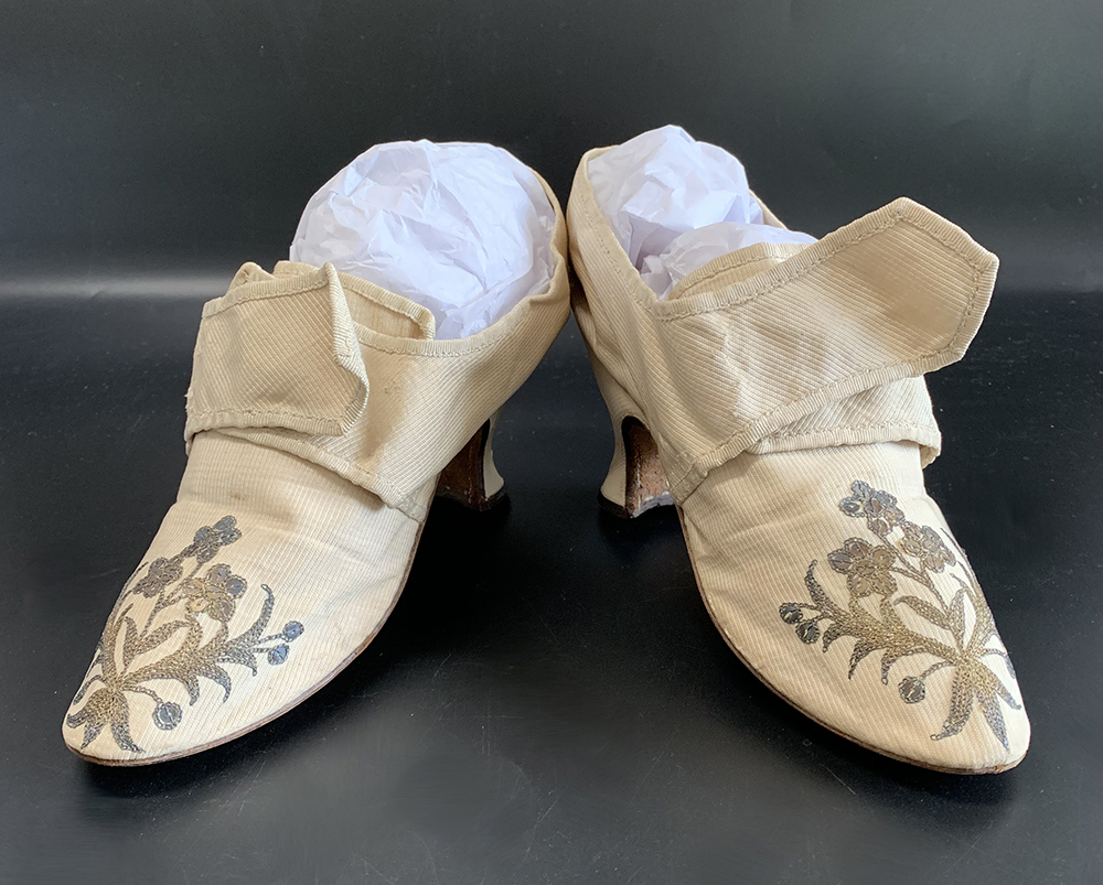 Early 18th century shoes, Linen lined, - Image 2 of 8