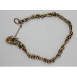 A 9ct gold bracelet with padlock clasp, 10g.