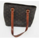 A Louis Vuitton handbag, height 21cm, width 26cm.