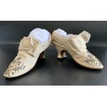 Early 18th century shoes, Linen lined,