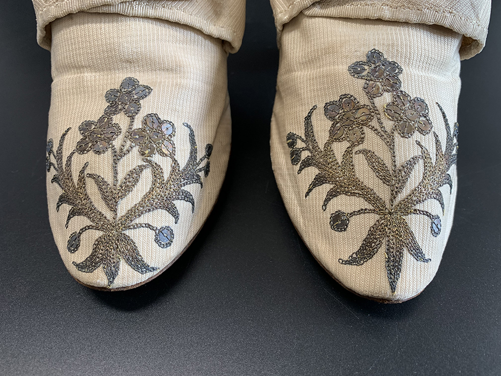 Early 18th century shoes, Linen lined, - Image 5 of 8