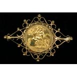 A 1982 half sovereign in 9ct gold brooch mount, 7.6g.