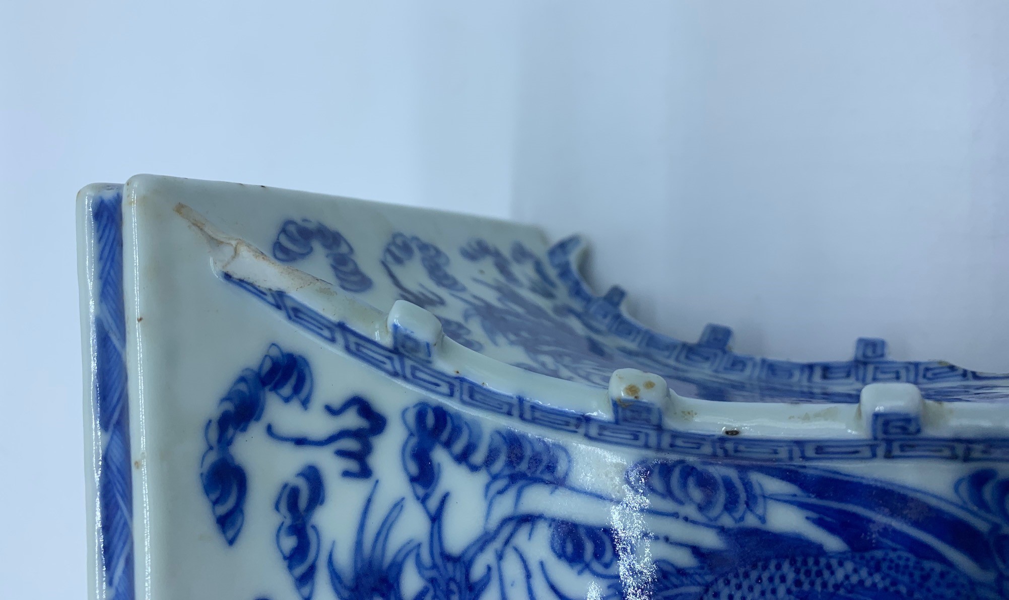 A Chinese blue and white porcelain dragon and phoenix vase, late 19th/early 20th century, - Image 11 of 14