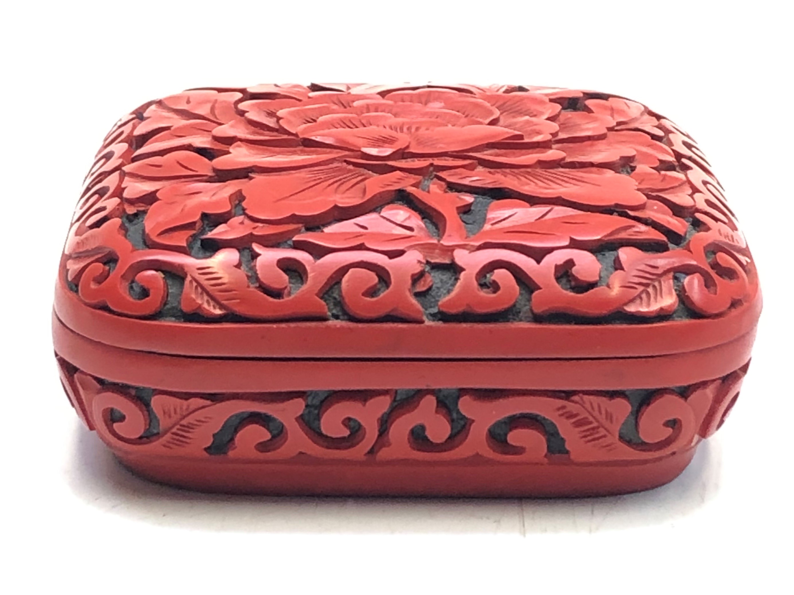 A Chinese cinnabar lacquer box, - Image 2 of 4