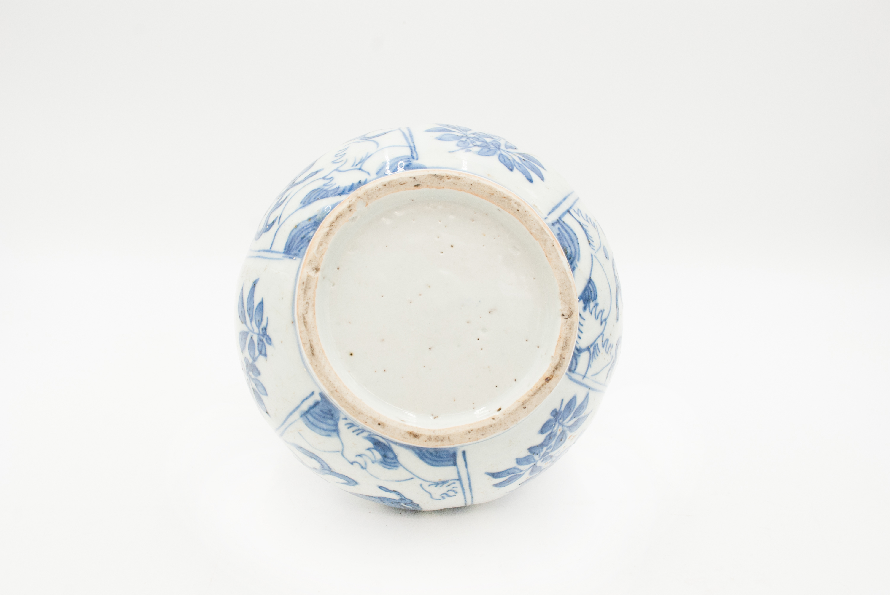 A Chinese blue and white porcelain kendi, Ming Dynasty, Wanli (1573-1619), - Image 6 of 6