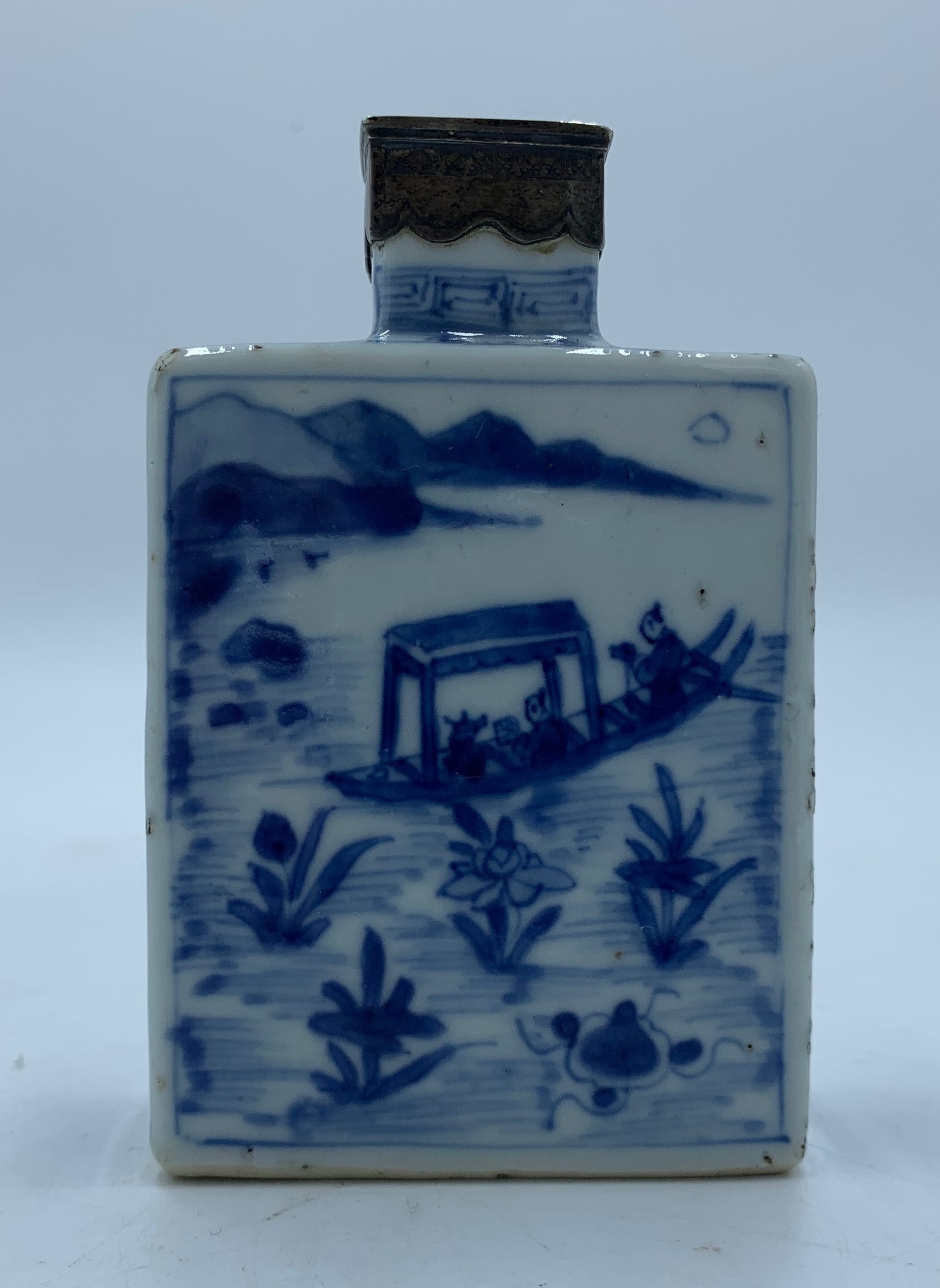 A Chinese blue and white porcelain tea caddy, 18th century, with white metal mount, - Image 5 of 16