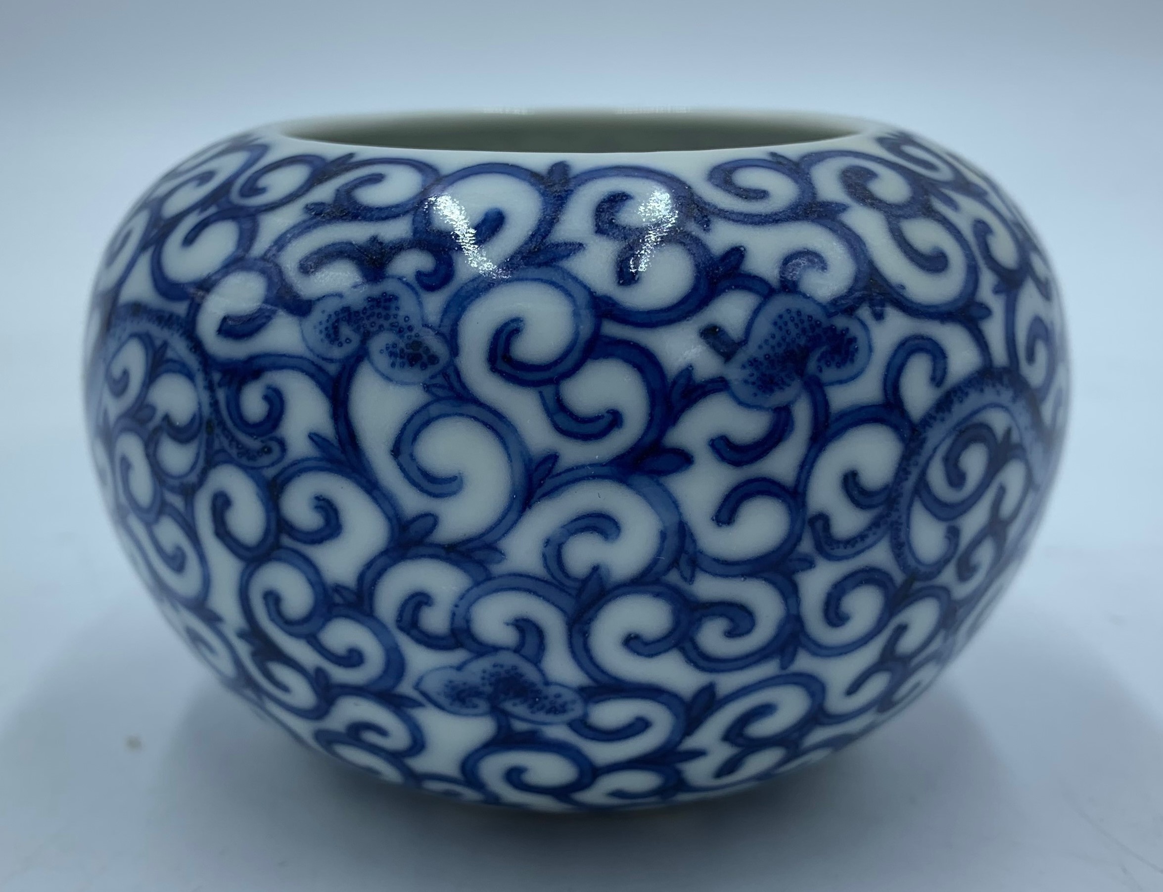 A Chinese blue and white porcelain brushwasher, Qianlong mark, - Image 4 of 18