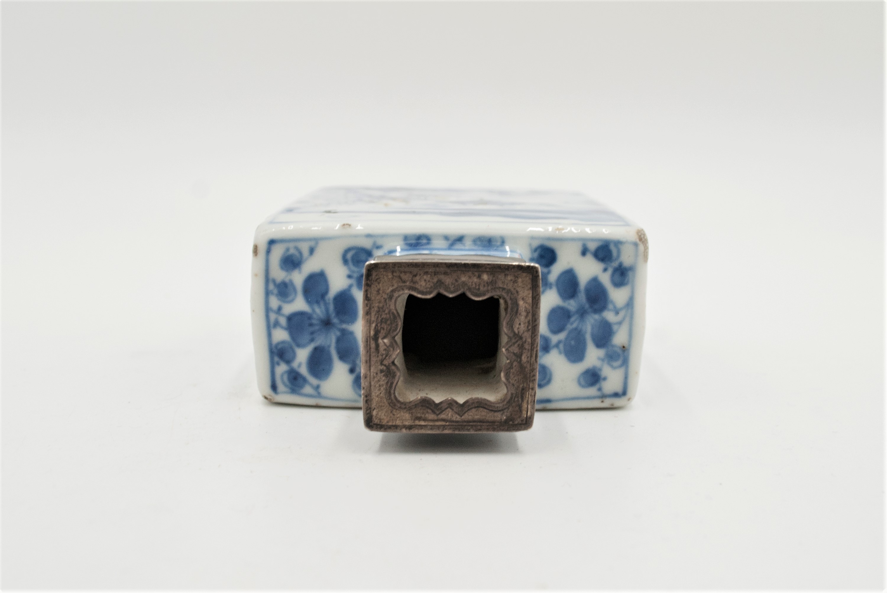 A Chinese blue and white porcelain tea caddy, 18th century, with white metal mount, - Image 3 of 16
