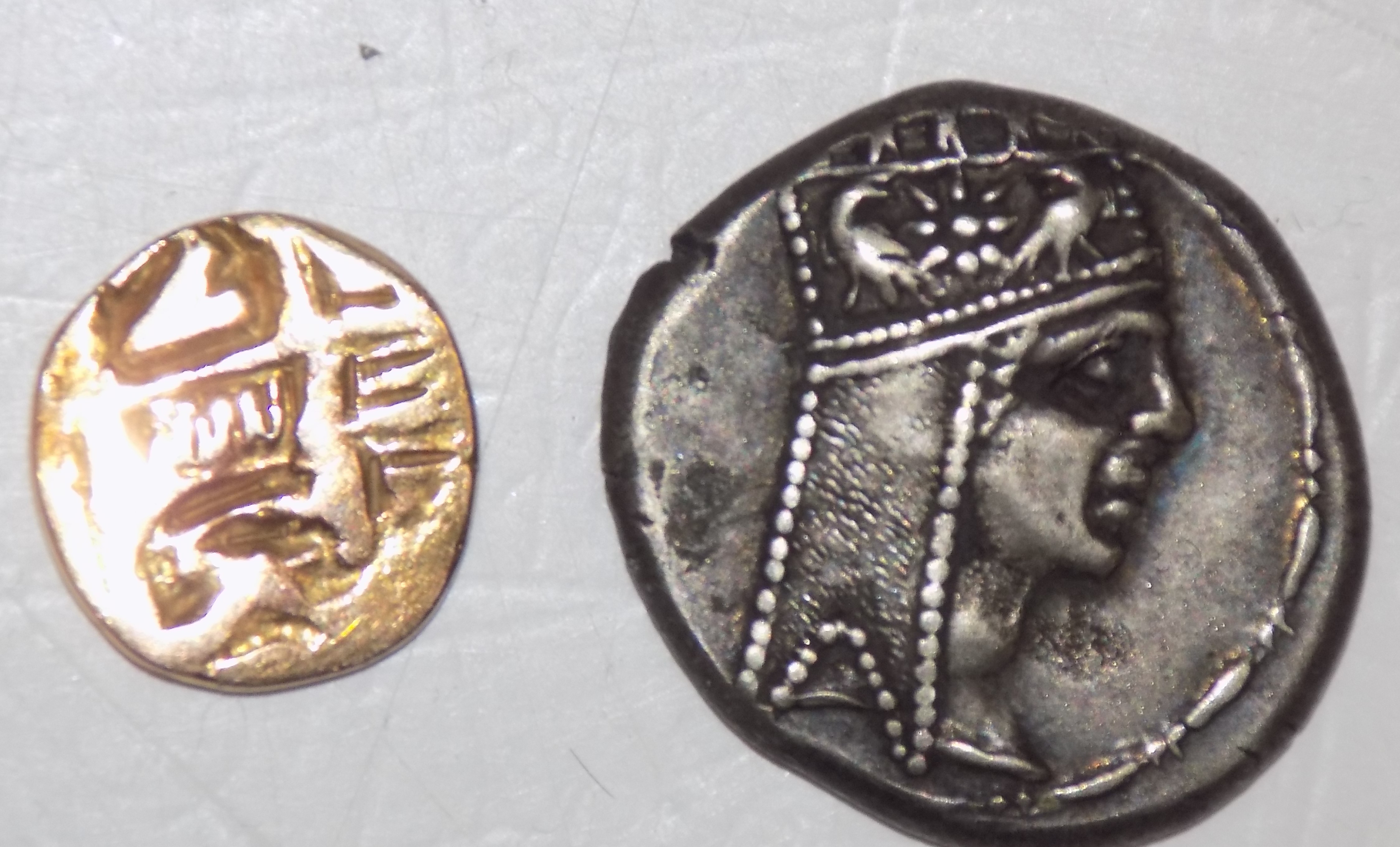 A 9 ct gold copy of an ancient coin and a copy Roman coin. - Image 2 of 2