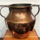A Victorian copper twin handled vase. (Dimensions: Height 27cm)(Height 27cm)
