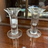 A pair of Dartington Crystal liqueur glasses. (Dimensions: Height 11cm)(Height 11cm)