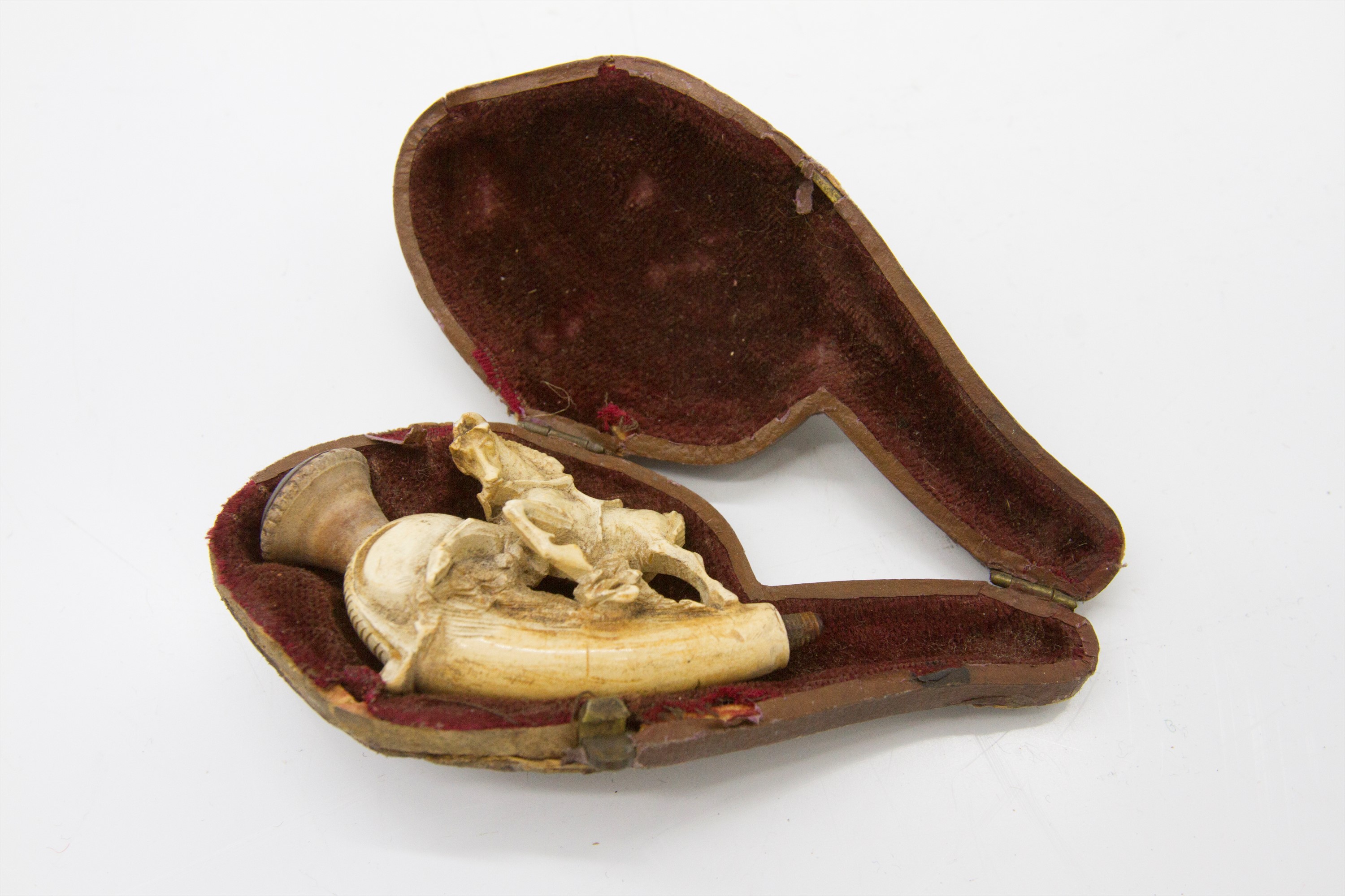 Meerschaum pipes including one mounted with a horse (cased), another mounted by a Setter type dog, a - Image 4 of 5