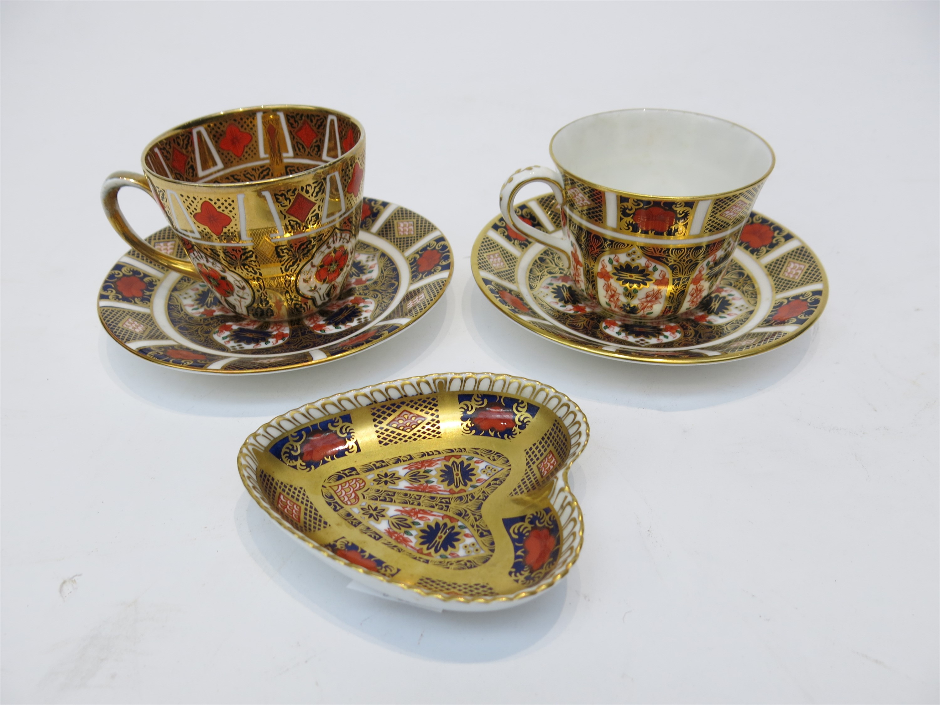 A Royal Crown Derby cabinet cup and saucer, pattern no. 1128, together with a Royal Crown Derby 'Old