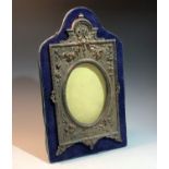 An ornate Britannia standard picture frame with acanthus and rose decoration, 30 x 16cm.