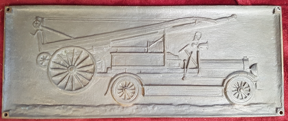 A cast brass image of a 1930's fire engine, 50 x 20 cm.