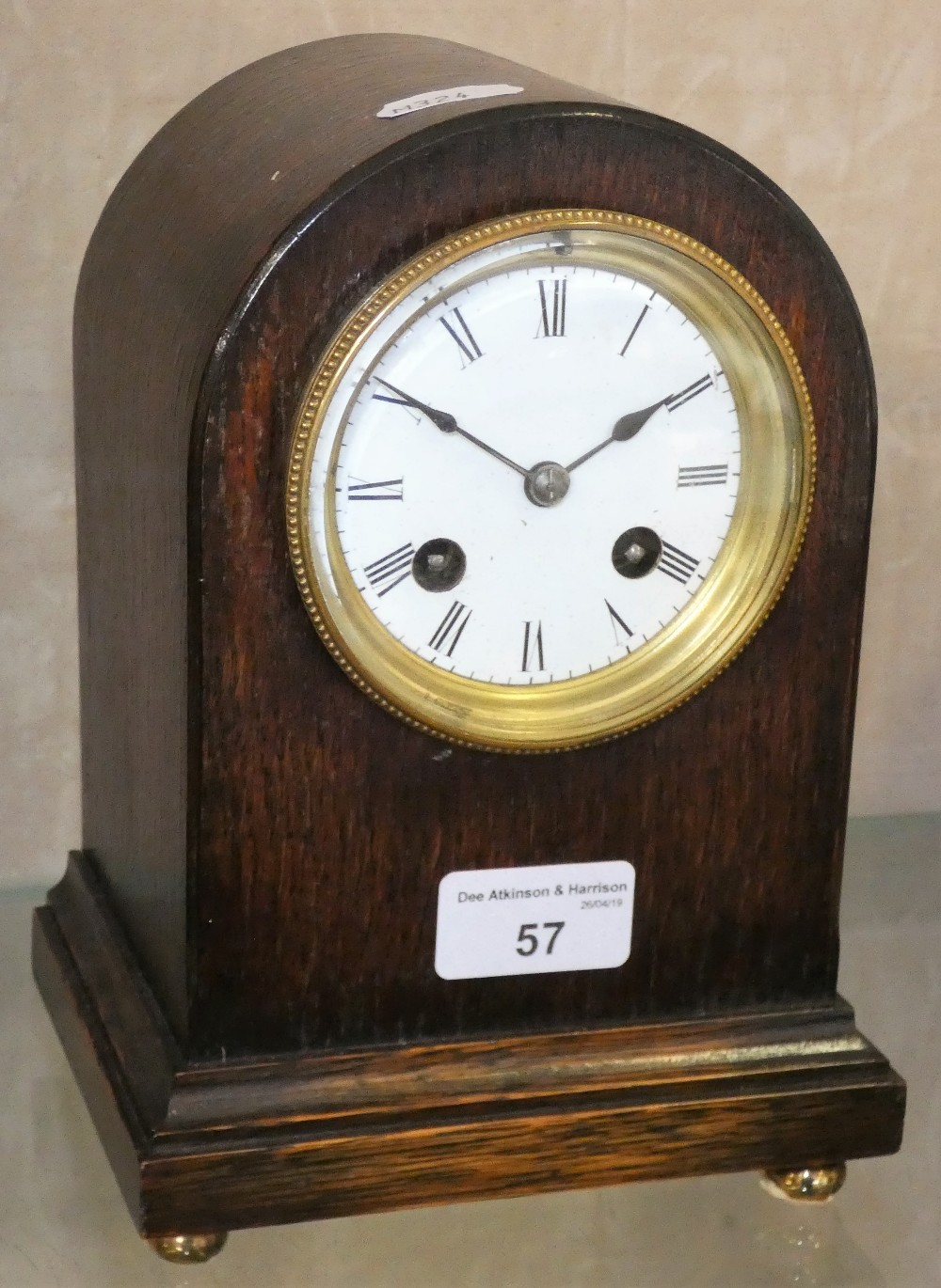 A domed oak cased mantle clock on brass ball feet - Image 2 of 2