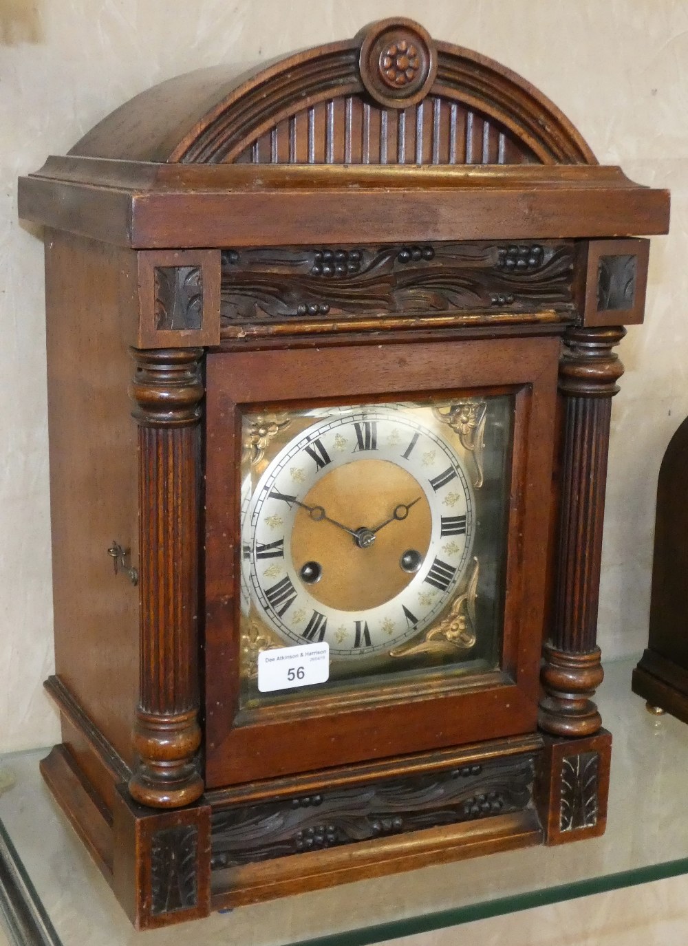 An oak mantle clock with domed top - Image 2 of 2