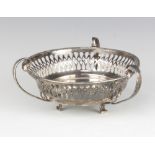 An Edwardian silver 3 handled bowl with pierced decoration on scroll feet Chester 1910, 13cm, 126