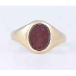 A gentleman's 9ct yellow gold bloodstone ring size Q 4.5 grams gross