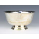 A Gorham sterling silver flared neck bowl 23cm, 730 gramsThere is a slight dent to the rim