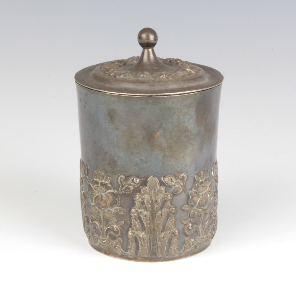 A Continental silver box with floral decoration 181 grams