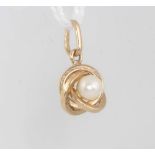 A 9ct yellow gold pearl pendant 15mm 0.5 grams gross