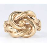 A gentleman's 9ct yellow gold knot ring 13 grams, size V