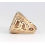 A gentleman's 9ct yellow gold signet ring with a leaf motif, size U, 23.4 grams