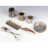 An Edwardian silver plated crumb scoop and minor plated items