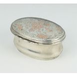 A 19th Century Continental oval silver gold inlaid snuff box decorated with flowers 8cm, 94 grams